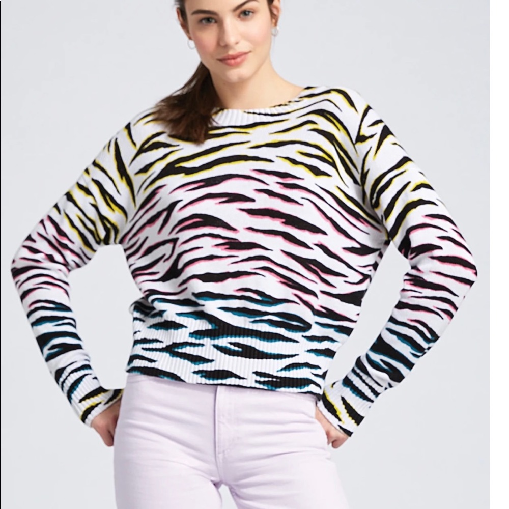 ANIMAL PRINT CREWNECK SWEATER NWT
